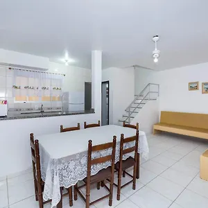  Apartamento 093m - Sobrado 02 Dormitórios, Para Até 06 Pessoas à Poucos Metros Do Mar Em Bombas - - Sc